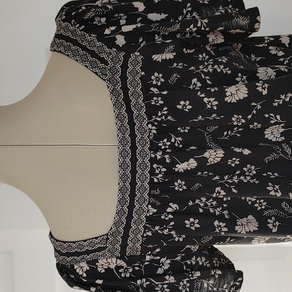 ๐ Lucky Brand Top - Picture 7 of 10